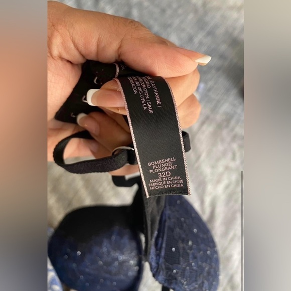 VICTORIA'S Secret blue lace and black bombshell plunge bra 32D - Picture 2 of 6